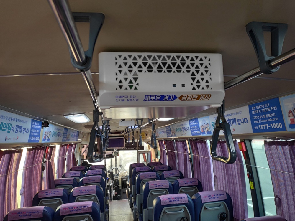 경기도 시외버스에 설치되어 있는 스마트형 공기정화장치의 모습.