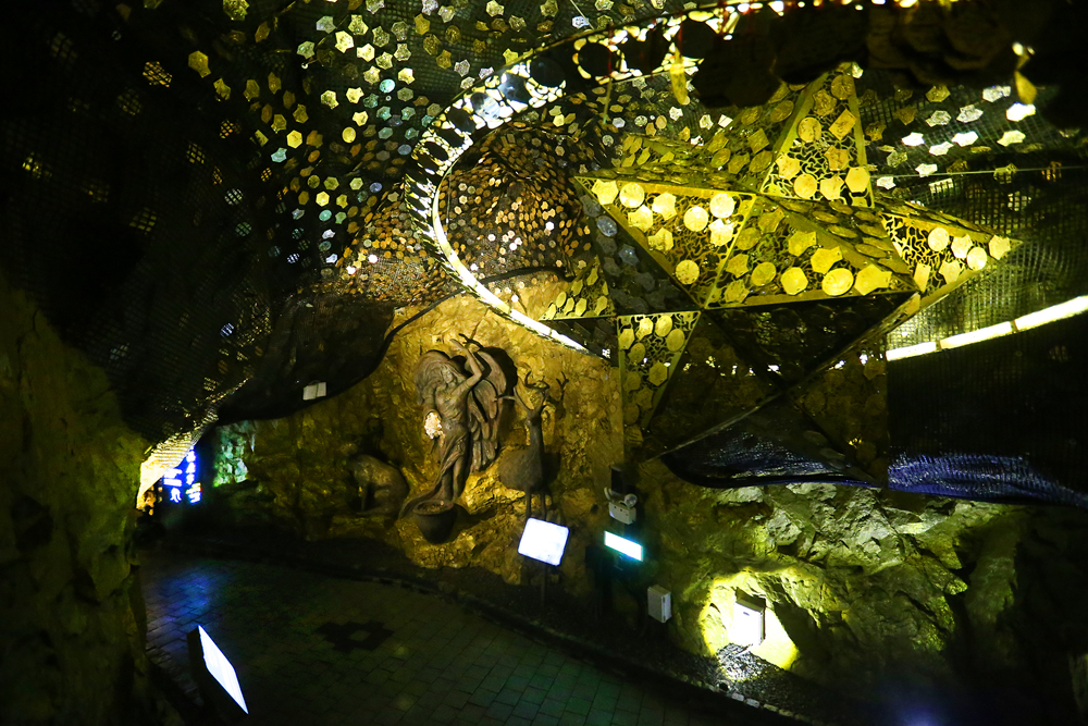 건강과 행복을 주는 ‘수복강령’ 길에는 소망의 초신성이라는 전시물이 있는데 이는 2015년에 방문한 관광객들의 소망을 적은 4,219개의 황금패로 만들어졌다.