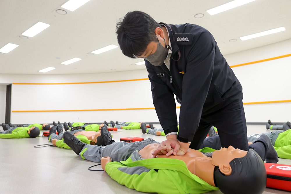 CPR 교육과 하임리히법 등을 배워볼 수 있는 ‘응급처치 전문 체험장’도 빼놓을 수 없는 체험 공간이다. 