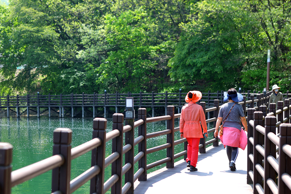 고모호수공원에는 저수지 주위를 산책할 수 있는 산책로가 2.6㎞ 길이로 조성돼 있다.