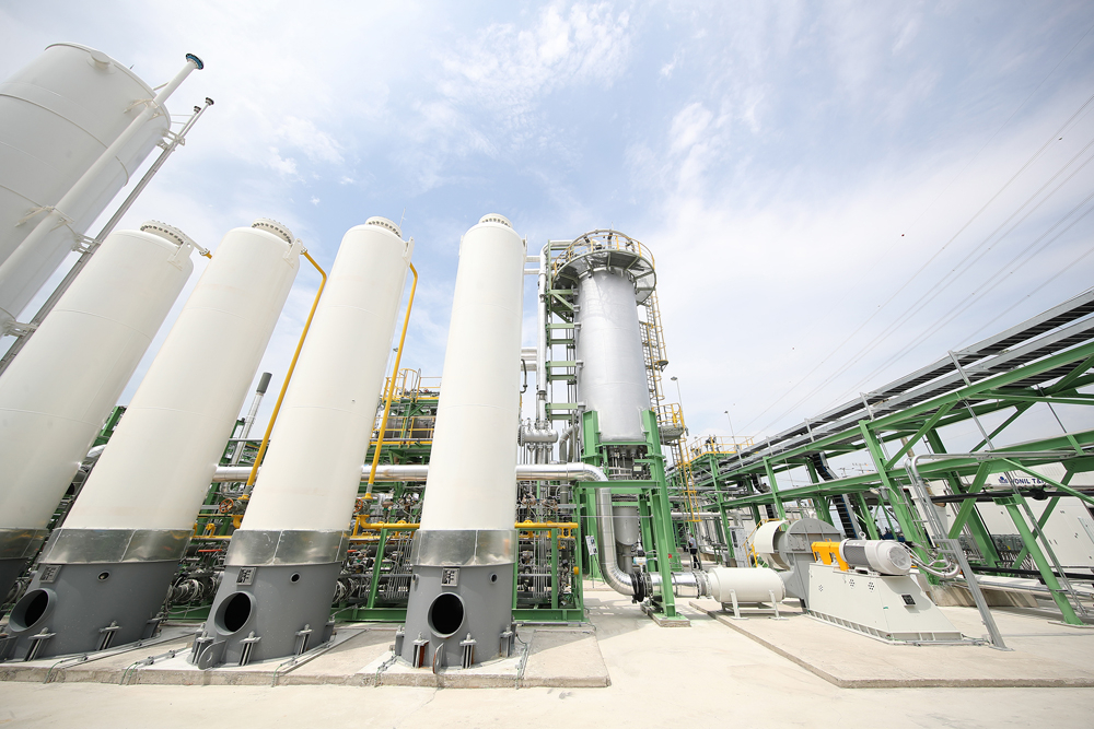 경기도 평택시에 연간 43만 대 수소차 연료 공급이 가능한 수소 생산시설이 지난 7월 27일 문을 열었다.