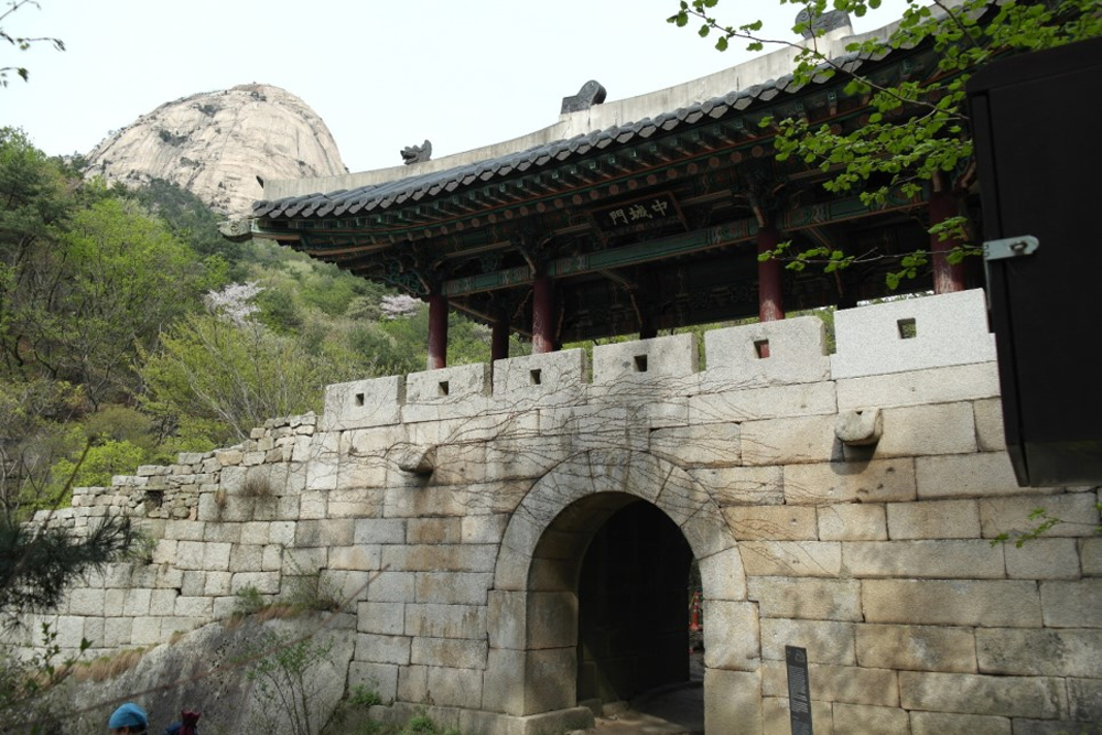 우리나라에는 남한산성처럼 조선시대 수도성곽의 역할을 충실히 해온 성들이 있다. 바로 북한산성과 탕춘대성, 한양도성이다. 사진은 북한산성의 모습.