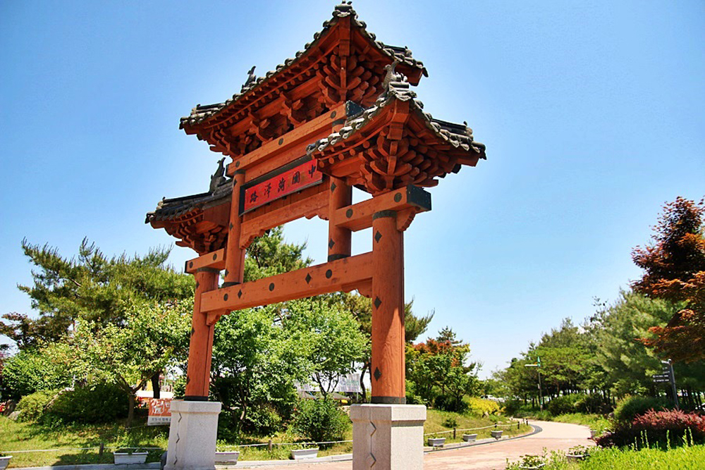 걸포중앙공원은 지난 2006년 ‘김포의 역사와 미래가 담긴 문화공원’이라는 주제로 조성된 공원이다.