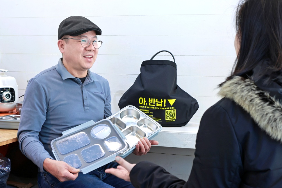 김종길 야미박스 대표는 “다회용기 사용이 배달전문점 운영에 차별화된 경쟁력이 되고 있다”고 밝혔습니다.