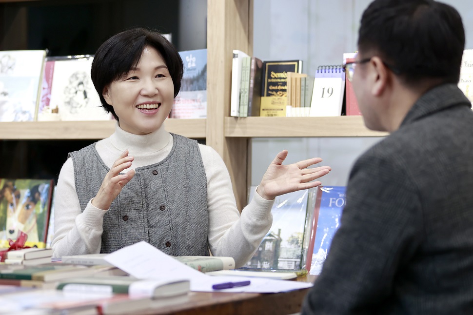 송혜정 대표가 ‘하브루타 그림책방’에 대해 소개를 하고 있다.