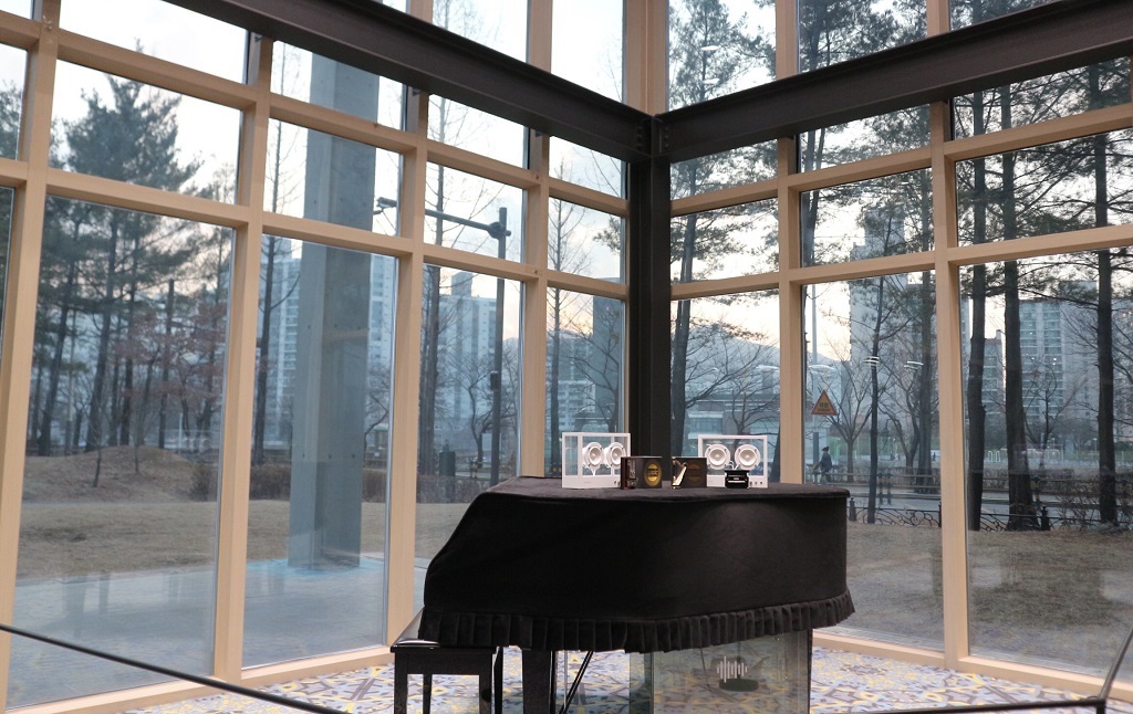 도서관 1층 피아노 연주 공간