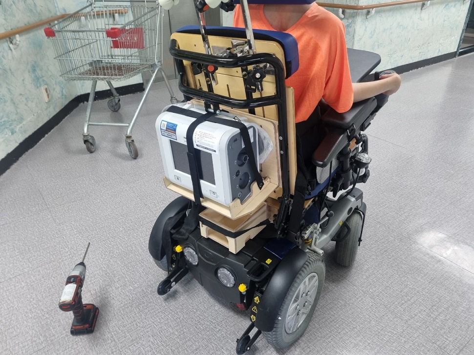 휠체어 가방 지원사업 자료 사진.