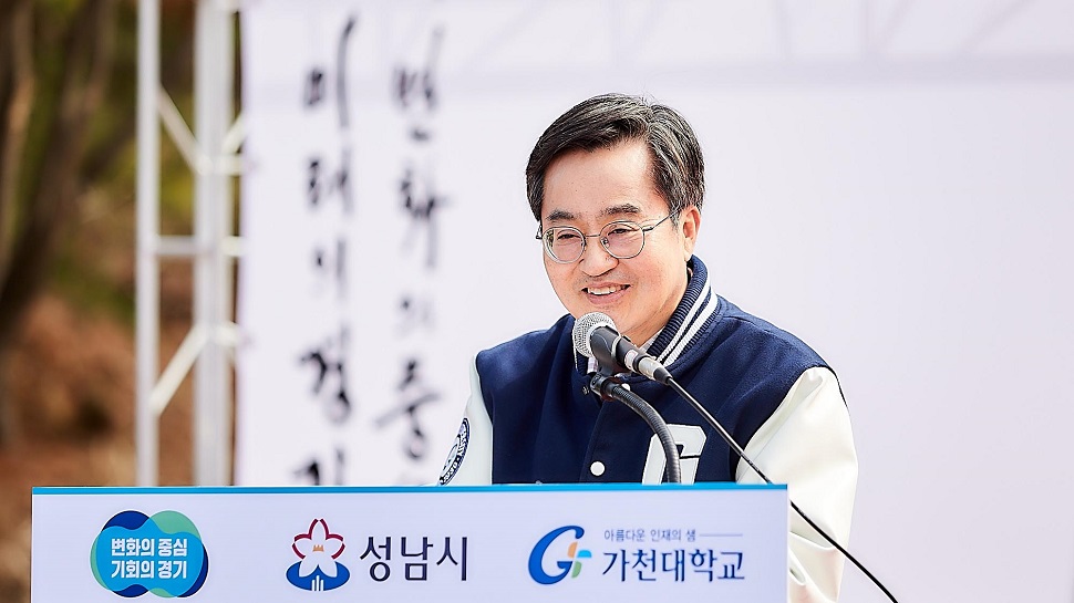  희망의 나무심기 행사에서 김동연 경기도지사가 인사말을 하고 있다.