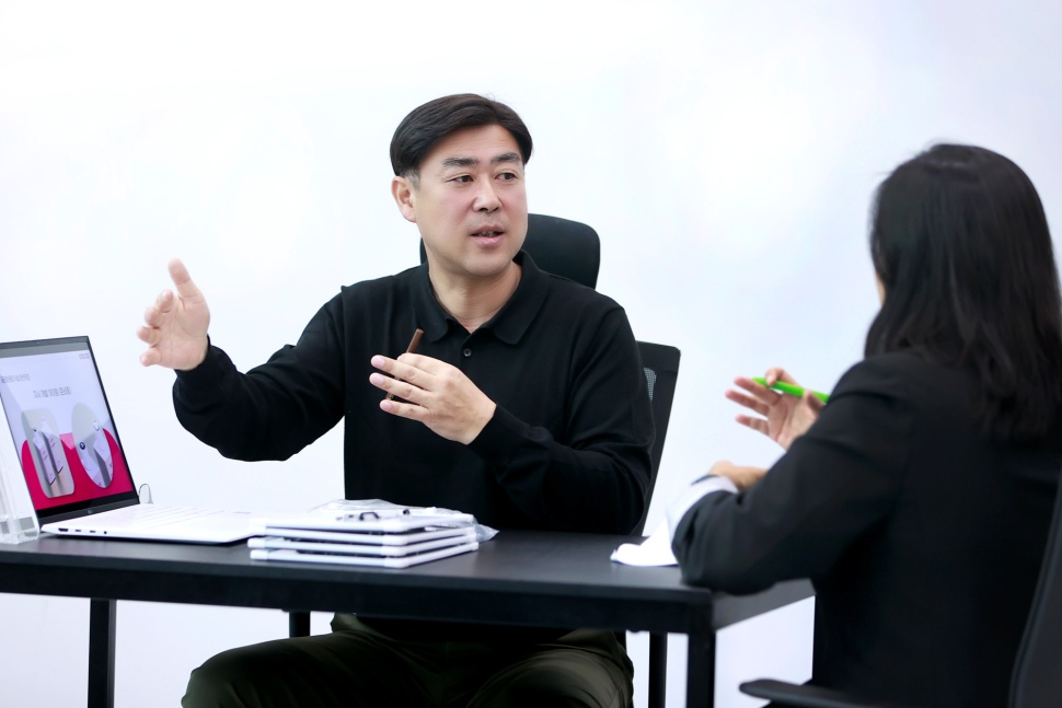 아이피플러스 김엽 대표는 경기도 기술닥터에 대해 “기업에 물고기를 잡아주는 게 아닌 잡는 법을 알려주는 사업”이라고 비유해 설명했다.