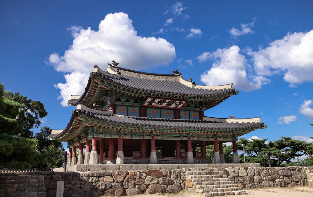 1971년 3월 17일 도립공원으로 지정되어 보수 정비가 이뤄지고, 1980년대 중반 이후 자가용의 보편화 되면서 서울 인근의 대표 문화관광지로 자리 매김 했습니다.