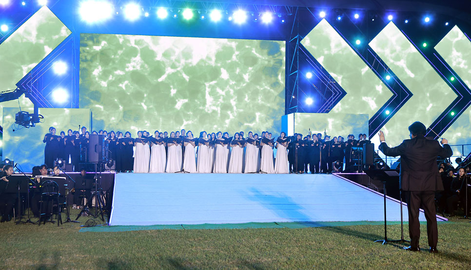 ‘더 큰 평화’를 위해 경기도가 주최하고 경기관광공사가 주관하는 ‘디엠지 오픈 페스티벌(DMZ OPEN Festival)’이 9일 성황리에 개막했다.