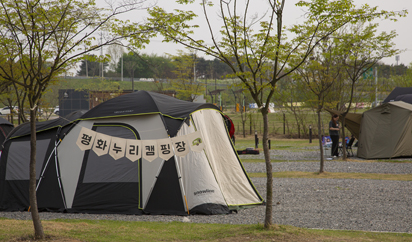 텐트 밖은 경기…나를 위한 선물로 캠핑을 떠나보세요!