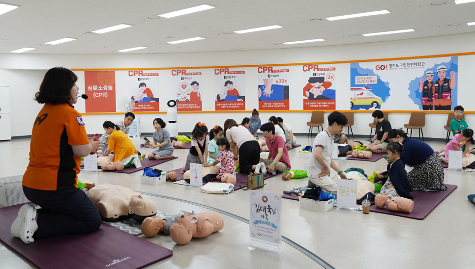 경기도국민안전체험관은 우리의 일상과 직장에서 언제든지 발생할 수 있는 안전사고와 자연재해에 대한 경각심을 일깨우는 중요한 교육 장소입니다.