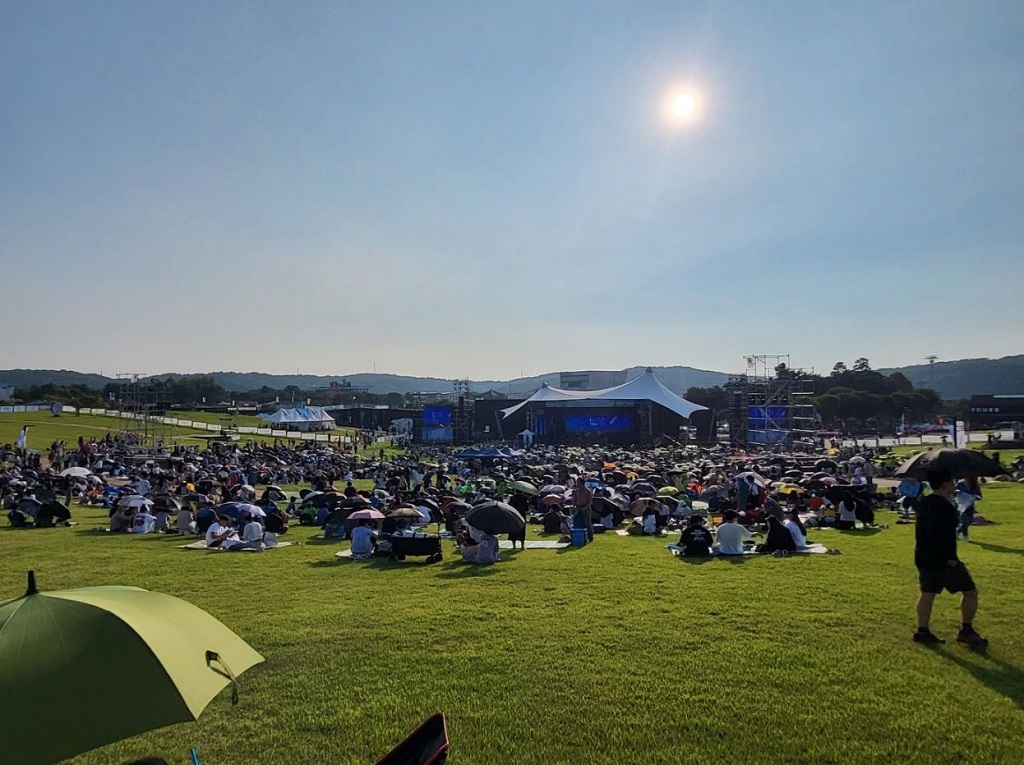 DMZ평화 콘서트를 보기 위해 많은 사람들이 임진각 평화누리 야외 공연장을 찾았다. 