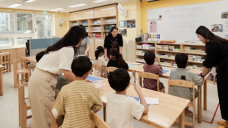 경기도가 지난 7월 아동 긴급돌봄이 필요한 가정에 평일 야간, 주말, 휴일에 돌봄 서비스를 제공하는 ‘언제나돌봄 서비스’를 본격 시행했습니다.