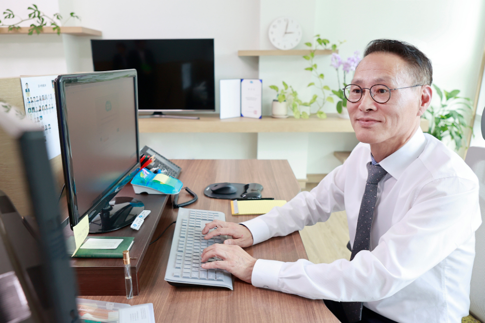 안상섭 경기도 감사위원회 위원장은 앞으로 공정과 신뢰 아래 경기도와 도민을 위해 힘써 일하겠다고 말했다.