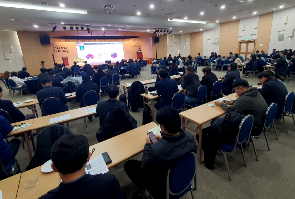 이날 본격적인 행사는 국내외 ESG 환경과 정책 변화에 대한 강의와 상호 협력 확대를 위한 업종별·기관별 정보교류 네트워킹 세션으로 꾸며졌다.