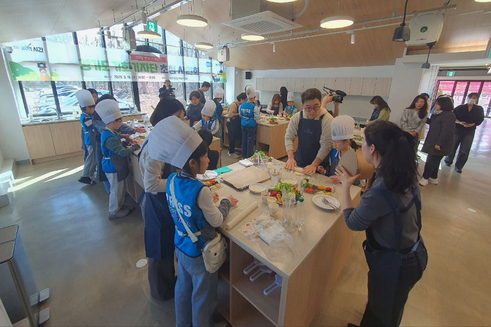 지난 19일 경기상상캠퍼스 내 경기도 먹거리광장에서는 경기도 기회기자단이 방문해 계절별 먹거리 요리교실 등 체험 시간을 가졌다.