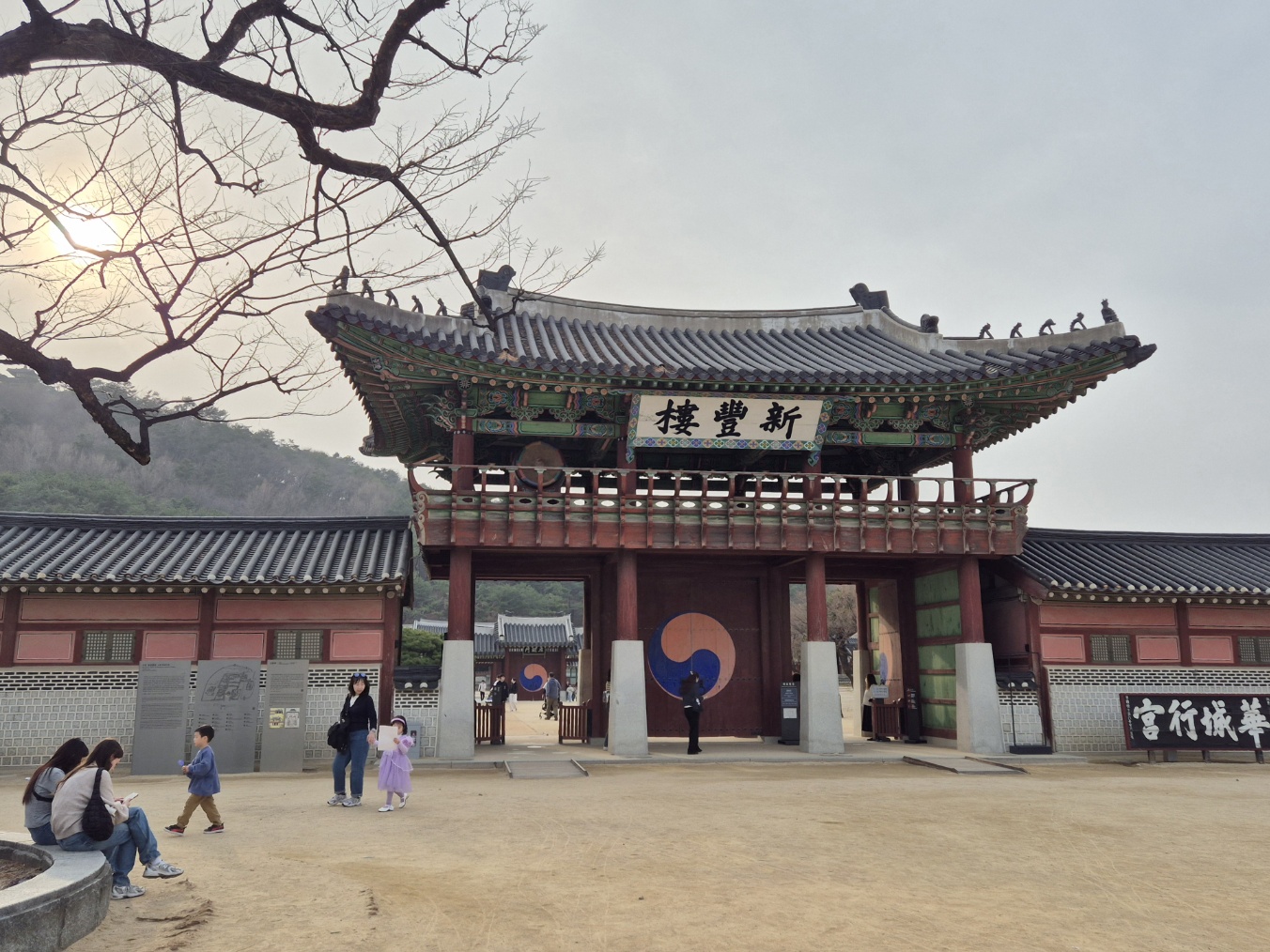 역사를 탐방하자! 경기도 수원화성 성곽길 스탬프 투어 : 꿈나무기자단 : 경기도뉴스포털 역사를 탐방하자! 경기도 수원화성 성곽길 스탬프 투어 
