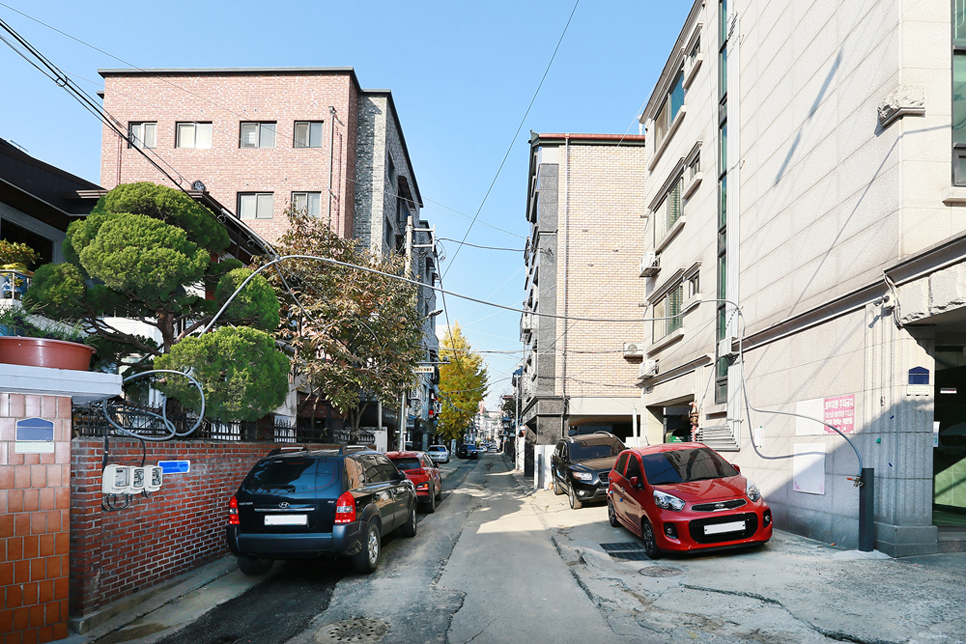 경기도가 전국 최초로 안전 확보를 위해 긴급하게 시설 보수가 필요한 전세사기 피해 주택에 공사비 최대 2천만 원을 지원하는 ‘전세사기피해주택 긴급 관리 지원 사업’을 실시합니다.