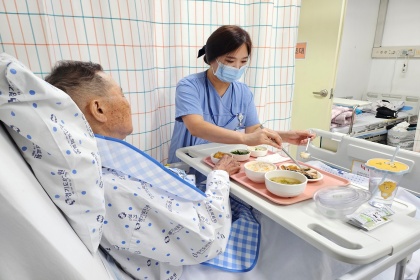 경기도의료원 ‘간호간병통합서비스’…간병비 부담↓‧환자 만족↑ 이미지