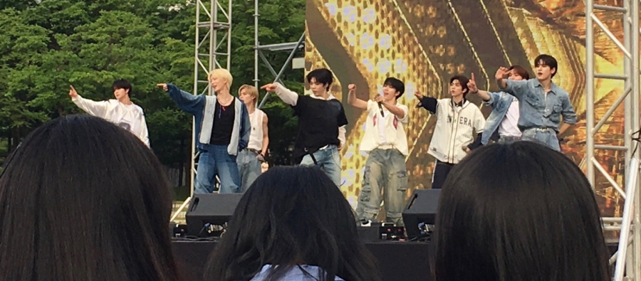 8TURN의 공연