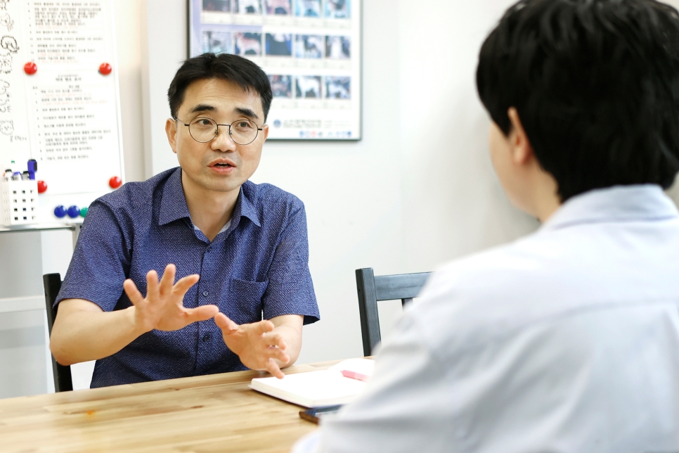 채연석 경기도 반려동물과 반려마루2 팀장은 경기도 반려동물 입양센터가 주목받는 이유로 뛰어난 접근성과 깨끗한 환경, 관리 덕분이라고 소개했다.