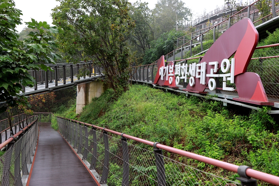 경기관광공사와 코레일관광개발은 지난 3월 1일, ‘광복 80호, DMZ열차’를 처음 운행하여 전석 매진을 기록하는 등 높은 관심을 받았다. 사진은 DMZ열차 3코스 중 한 곳인 애기봉 생태공원 모습.