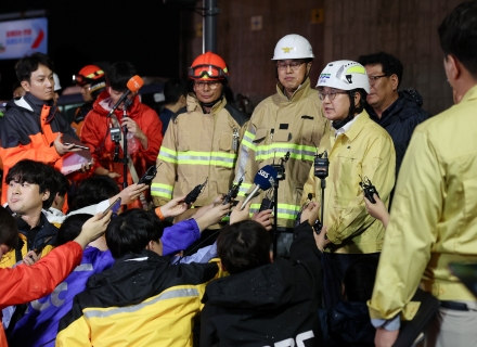 오산 옹벽 붕괴 현장 찾은 김동연 지사 “사고 원인 파악 후 책임 소재 분명히 다룰 것”