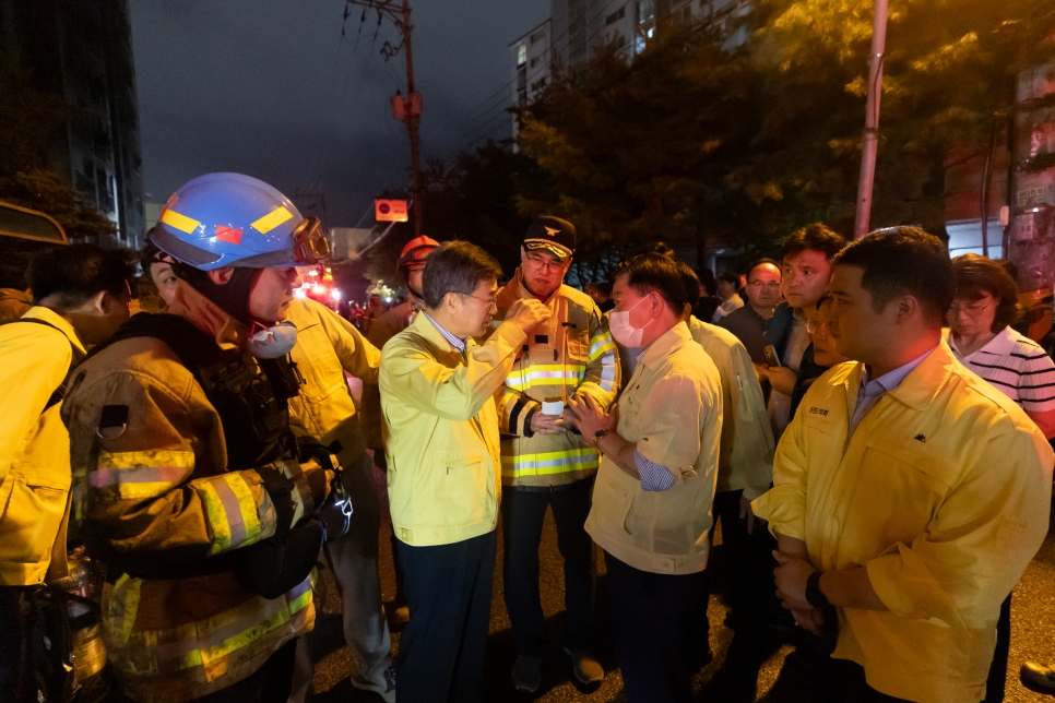 김동연 경기도지사는 지난 17일 발생한 광명시 소하동 공동주택 화재와 관련해 가용 자원을 총동원해 인명구조를 최우선으로 할 것을 지시했다.