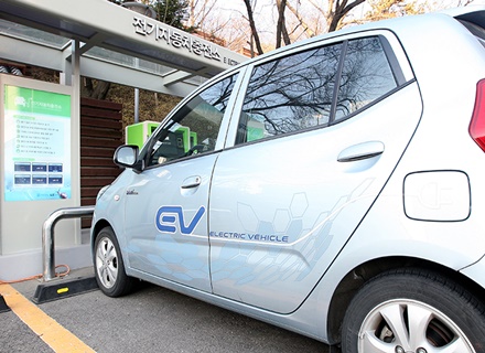 “미세먼지 Down, 지원금 Up” 노후경유차 폐차 후 전기·수소차 구매하면 100만원 지원합니다