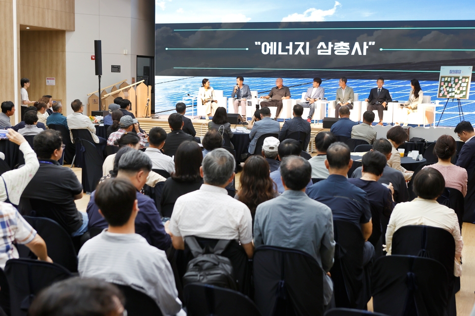 이날 소통 간담회는 각 마을의 생생한 경험과 질문을 공유하며 소통하는 시간으로 꾸며졌다.