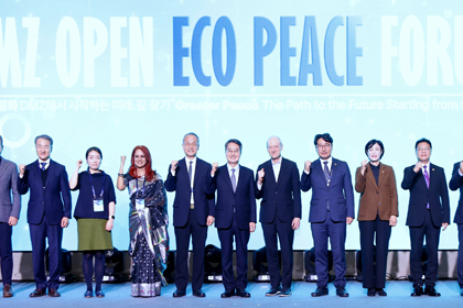 김동연과 마이클 샌델, 평화와 생태, 미래를 함께 이야기하다.