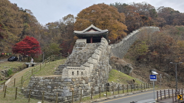 사람과 자연이 어우러진 곳, 경기도 단풍 명소 남한산성의 늦가을