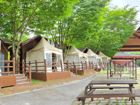 휴식, 캠핑, 공연 관람, 플리마켓까지 다양한 휴식이 공존하는 ‘산장국민관광지’