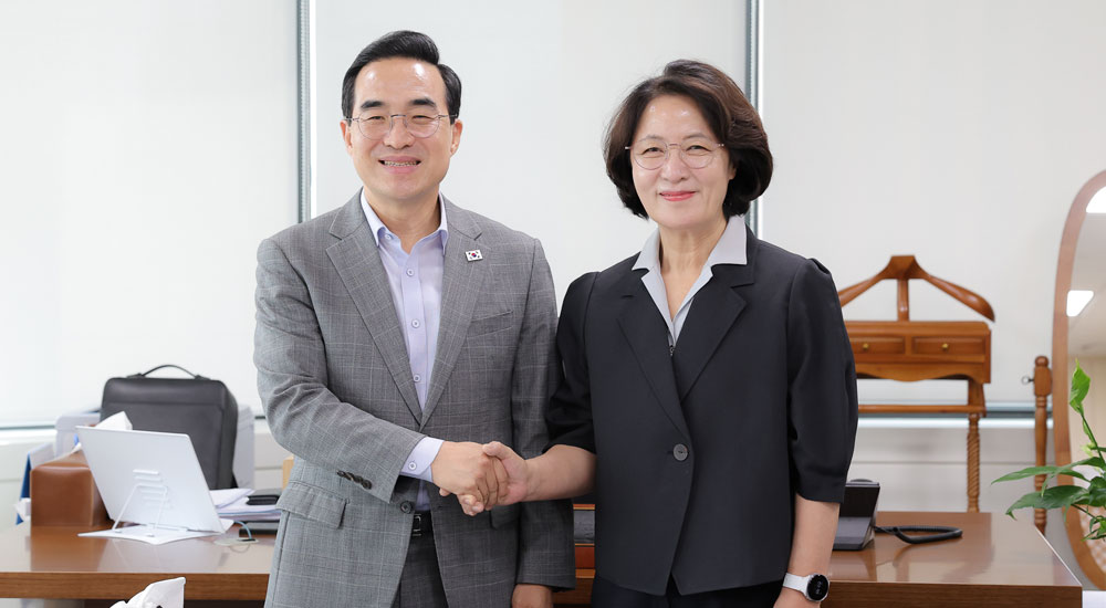 추미애 지사, 박홍근 장관에 재정위기 극복 협조 촉구