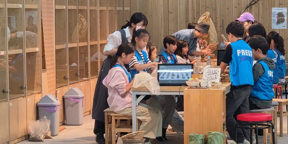 눈으로 보고 손으로 만지며 체험하는 경기도자비엔날레!