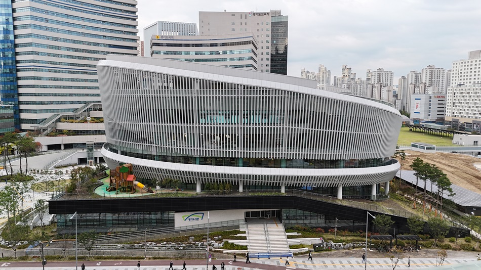 10월 25일 개관한 경기도서관의 전경. ⓒ경기뉴스광장 허선량