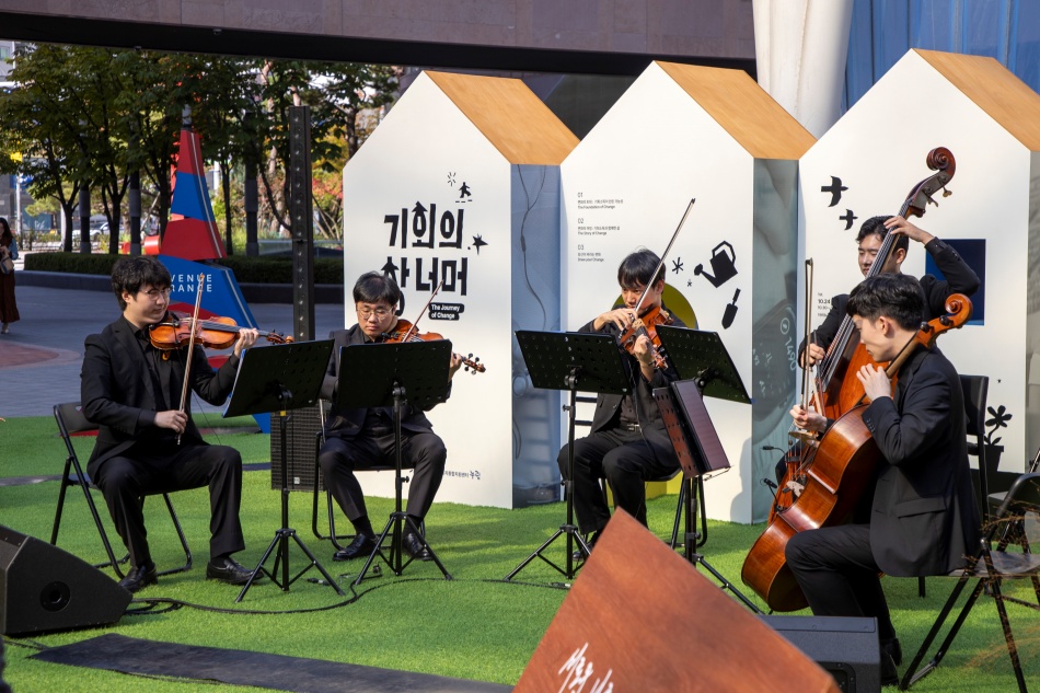 이날 행사 축하공연은 전국 최초 인재양성형 장애인 오케스트라인 ‘경기 리베라 오케스트라’가 꾸며 눈길을 끌었다. @ 경기뉴스광장