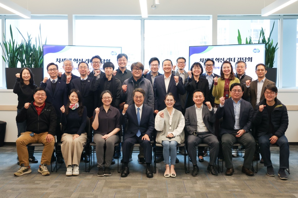 대규모 투자 유치와 국제 외연 확장을 위해 미국을 방문 중인 김동연 경기도지사가 첫 공식 일정으로 현지에서 바이오 등 첨단 산업 분야 차세대 리더들을 만나 소통하며 협력을 제안했다. @ 경기도청