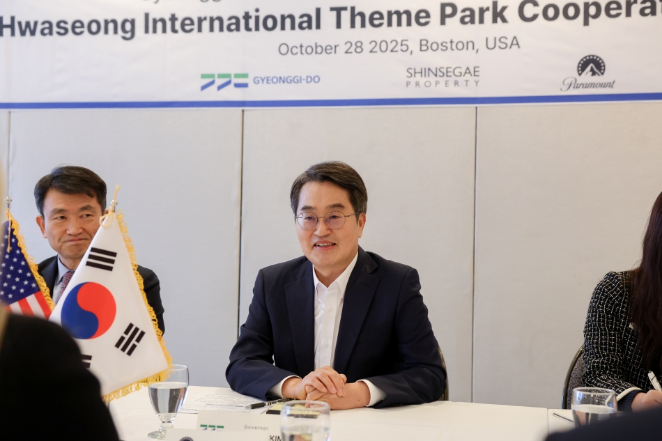 김동연 지사는 “국제테마파크는 화성과 경기도민이 정말 오랫동안 기다렸던 프로젝트”라며 “지금의 관광·문화·엔터테인먼트 산업의 발전 추세로 봤을 때 그와 같은 투자확장을 한 것은 아주 적절했다고 생각한다”고 감사 인사를 전했다. @ 경기도청