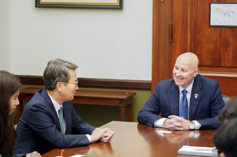 김동연 지사는 미국 네브래스카 주지사 출신인 피트 리키츠(Pete Ricketts) 상원의원과 만나 협력 방안을 논의했다. ⓒ 경기도청