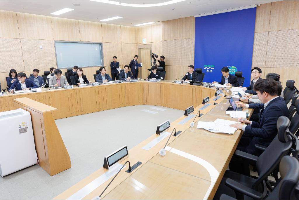 6일 오전 경기도청 재난상황실에서 김성중 행정1부지사 및 시군 부단체장들이 참석한 가운데 道-시군 부단체장 회의를 진행했다.