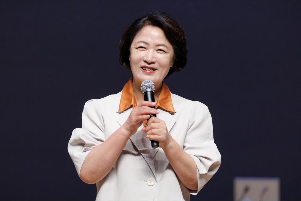 20일 오전 경기도청 다산홀에서 진행된 간부공무원 직장 내 성희롱&middot;성폭력 예방교육에서 추미애 경기도지사가 인사말씀을 하고 있다. ⓒ 경기도청
