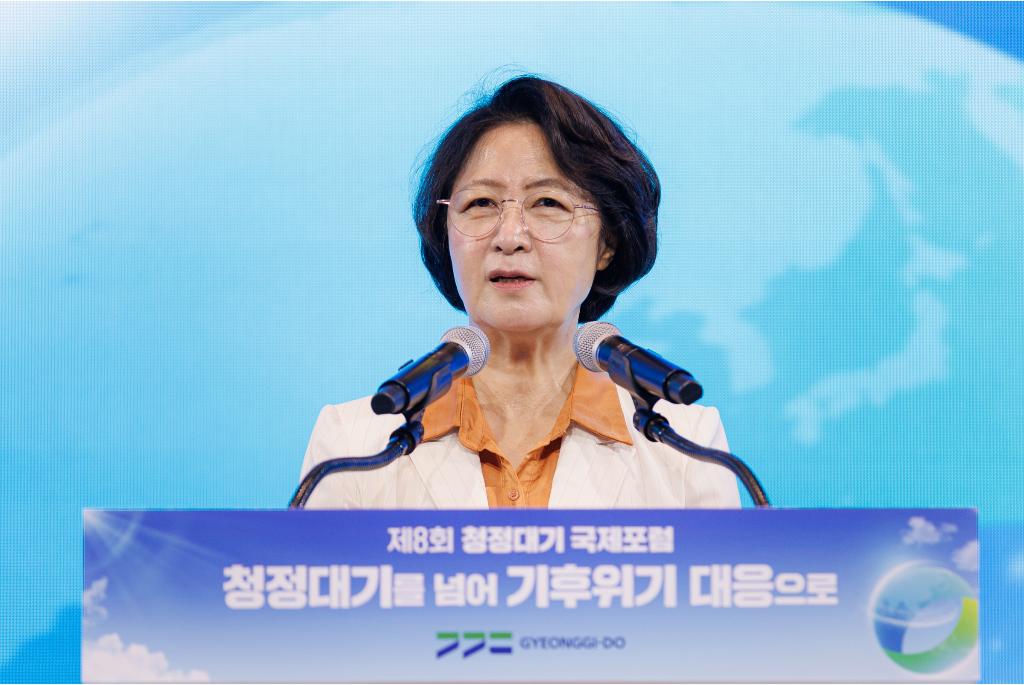 27일 오전 성남시 더블트리 바이 힐튼 판교에서 개최된 2026년 제8회 청정대기 국제포럼에서 추미애 경기도지사가 개회사를 하고 있다. ⓒ 경기도청