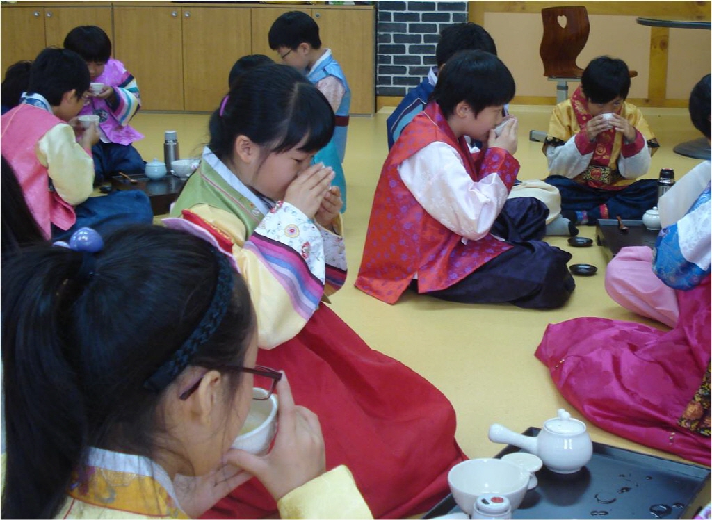 한복입고 차마시며 다례를 배우다(성예림 꿈기자)