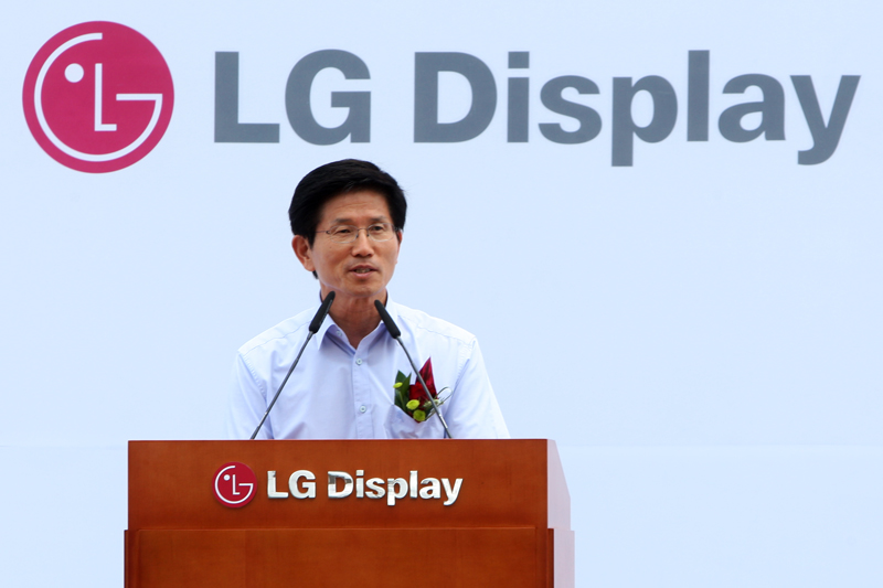 1일 오전 11시 LG디스플레이 파주P9공장 M2 OLED라인 장비 반입식에 참석한 김문수 경기도지사가 축사를 하고 있다.