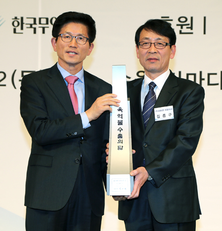 올해 수출의 탑을 수상한 도내 기업은 모두 483개로 이 중 138개 기업이 이날 행사에 참가했다.
