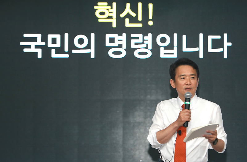 경기도가 국민권익위원회가 평가한 ‘2014년도 공공기관 청렴도 평가’에서 최우수기관(전국 1위)에 선정됐다. 사진은 남경필 지사의 특강 모습.