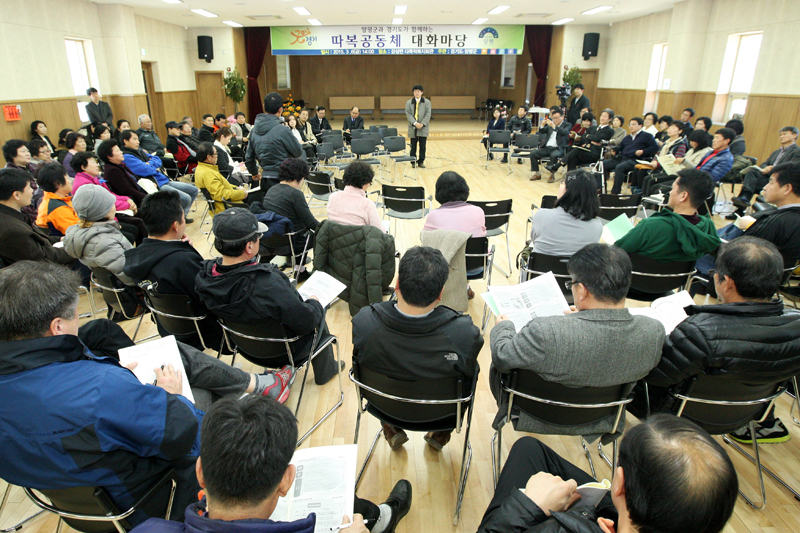 이날 대화마당에서 양평군민이 따복공동체에 대한 의견을 말하고 있다.
